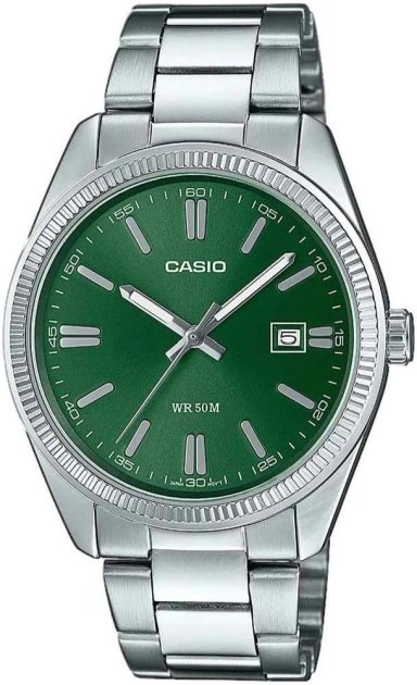 Reloj Casio analógico verde con correa metálica de acero inoxidable y fecha visible. 