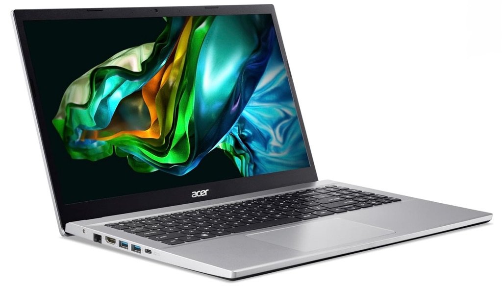 Vista lateral del portátil Acer Aspire Go 15 en color plata, con teclado QWERTY español y pantalla Full HD