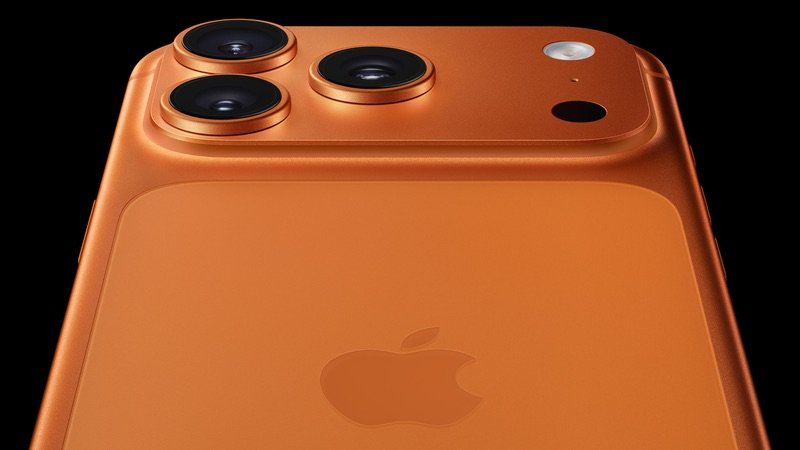 Cámara triple del iPhone 17 Pro en color naranja cósmico